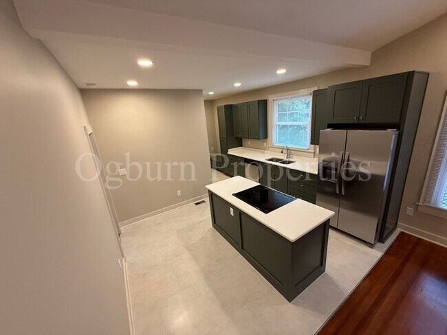 Building Photo - 416 E. 27th St-Completely Remodeled 3BR/2BA Home!