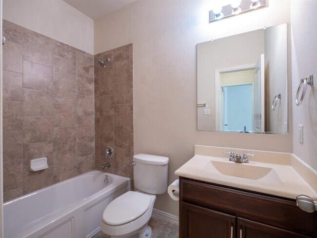 Building Photo - 238 Travertine Trail