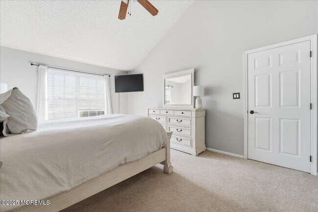 Building Photo - 26 Dover Ct