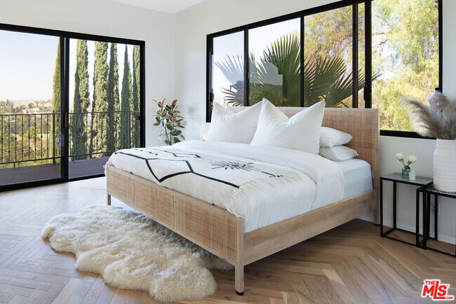 Building Photo - 4661 Bedel St