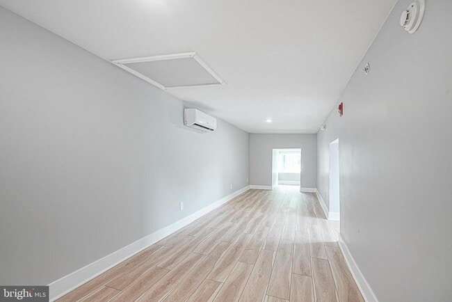 Building Photo - 323 S 51st St