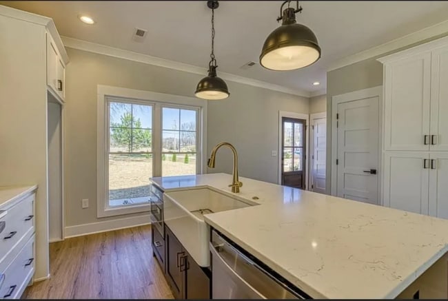 Building Photo - 3 Bed 3 Bath on the water!