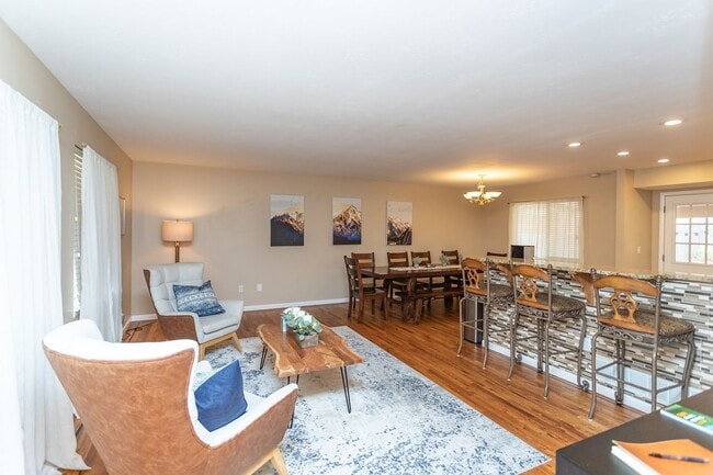 Building Photo - BEAUTIFUL 4BD SPLIT-LEVEL HOME in VILLA LO...
