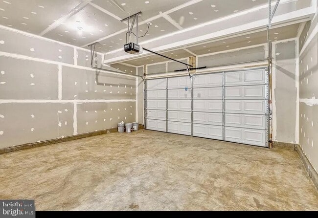Building Photo - 2889 White Tail Dr
