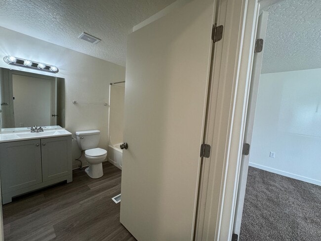 Building Photo - 3137 S Apple St