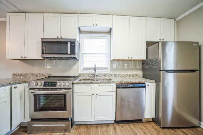 Building Photo - 927 Byron Dr SW