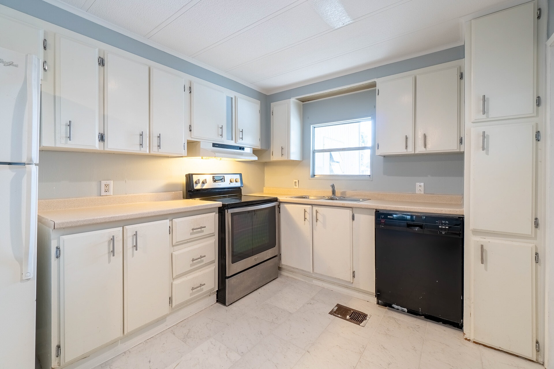 Building Photo - 5461 Columbus Cir