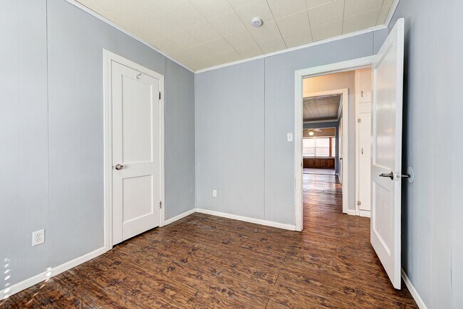 Building Photo - 2144 Pearson Dr