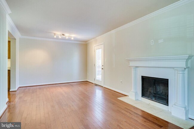 Building Photo - 3000 Winter Pine Ct