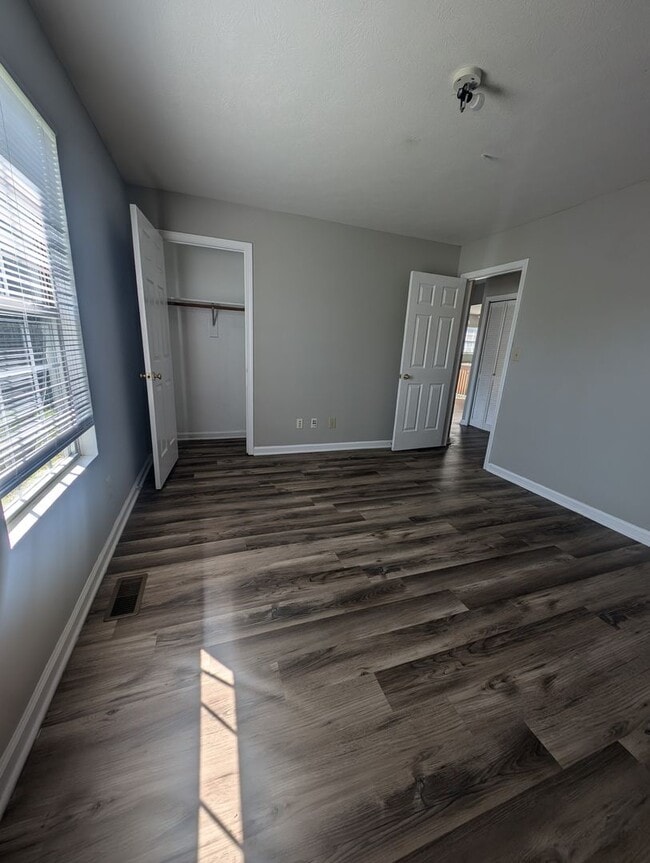 Building Photo - Quiet 2 bed 2 bath duplex home in Franklin!