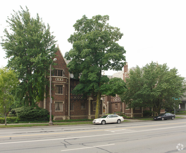 Building Photo - Broadway Apartments