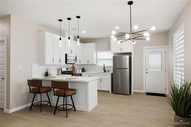 Building Photo - 15 Selena St