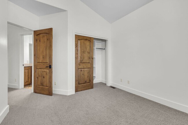 Building Photo - Quarry Village Townhome