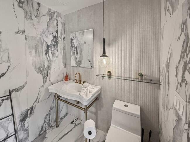 Building Photo - 309-11 South St