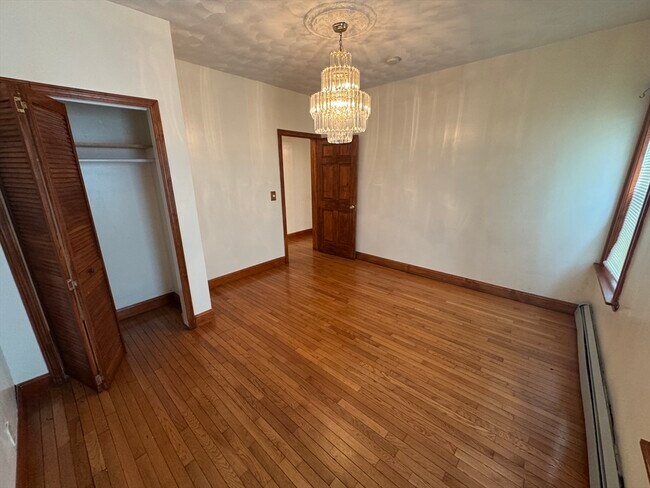Building Photo - 374 Bowdoin St
