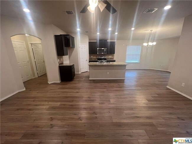 Building Photo - Lovely 3 bed 2 bath coming soon!