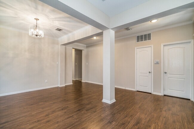 Building Photo - 5452 Lake Powell Dr