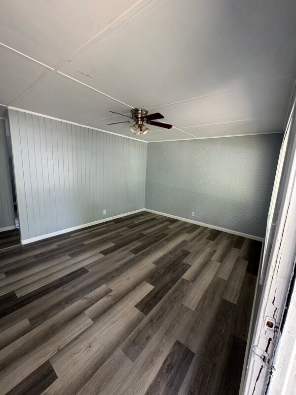 Building Photo - 111 St James Ln