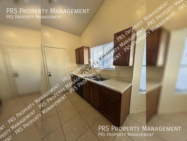 Building Photo - Single Story Phoenix Home Available Februa...