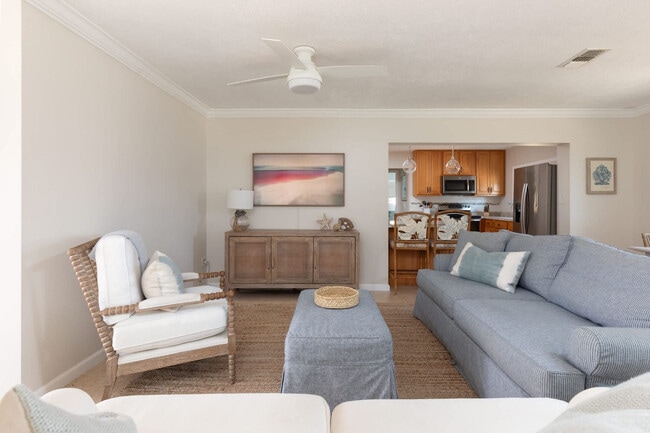 Building Photo - 217 Carol Pl