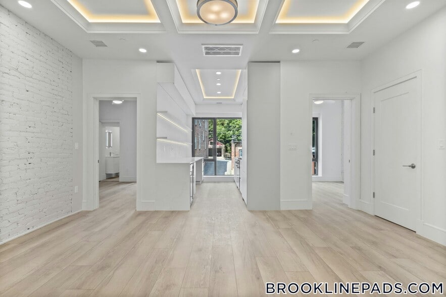 Building Photo - 1578 Beacon St