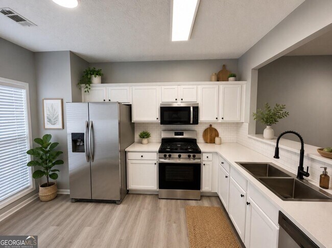 Building Photo - 2025 Austin Park Cir