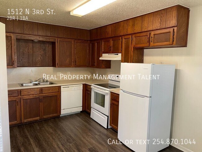 Primary Photo - Downstairs 2 Bedroom, 1 Bathroom Apartment...
