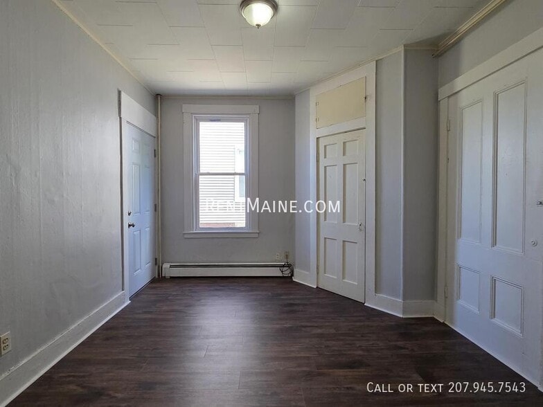 Building Photo - 139 Oak St