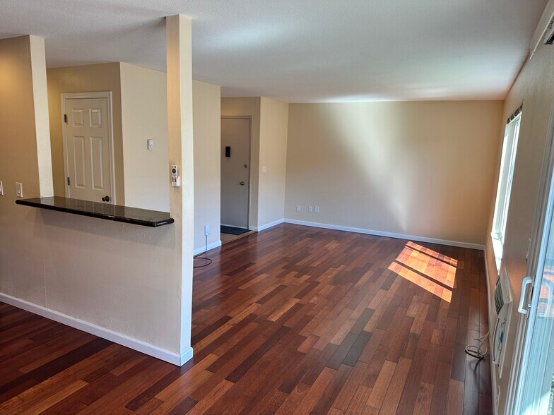 Building Photo - 200 SW Florence Ave