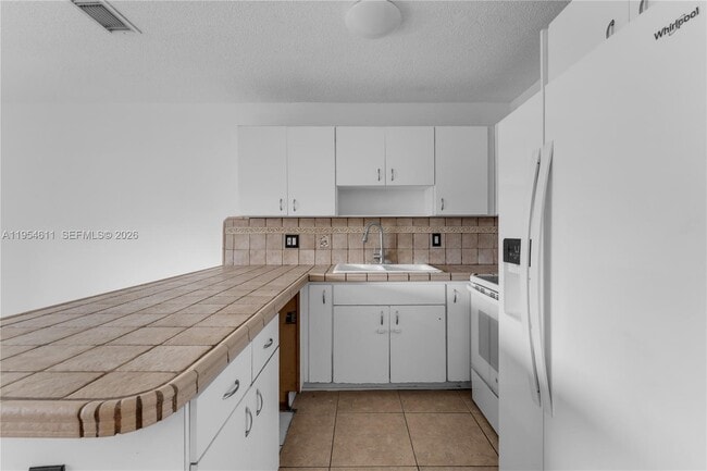 Building Photo - 6350 SW 139th Ave