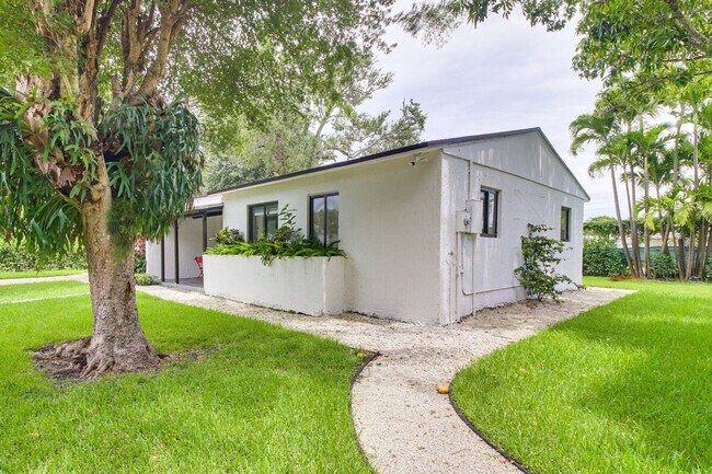Building Photo - 6124 SW 64th Terrace