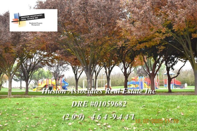 Building Photo - 1933 Cielito Dr