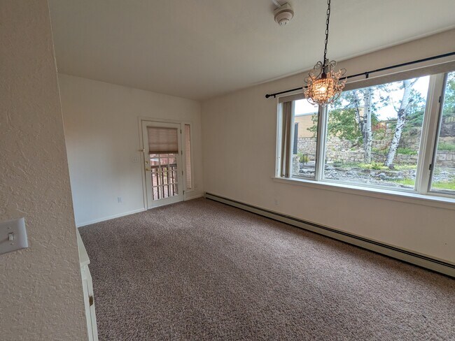 Building Photo - 1000 Fountain Terrace Dr