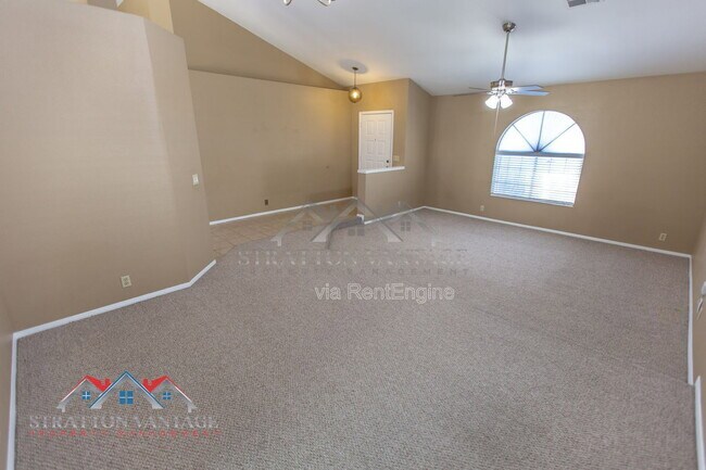 Building Photo - 3950 W Saragosa St