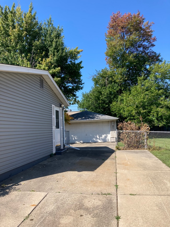 Building Photo - 9535 Terry St