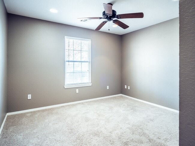 Building Photo - 440 Spicewood Trail