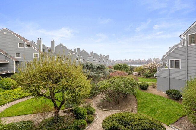 Building Photo - 11A Riverview Cir