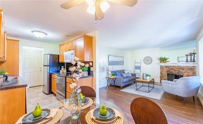 Building Photo - Beautiful 2 bedroom Condo in Kirkland!!