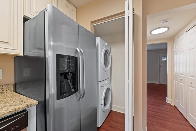 Building Photo - 2 bed Townhome in Annapolis in Hilltop Village