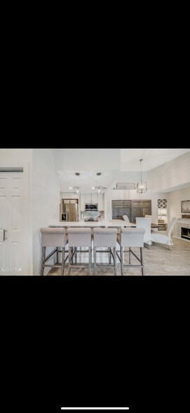 Building Photo - 1307 Lighthouse Rd