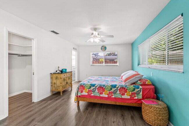 Building Photo - 113 Park Ln E