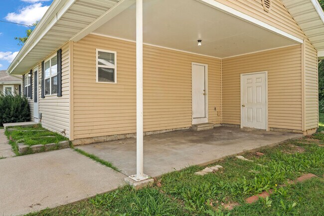 Building Photo - 2456 N Homewood Ave