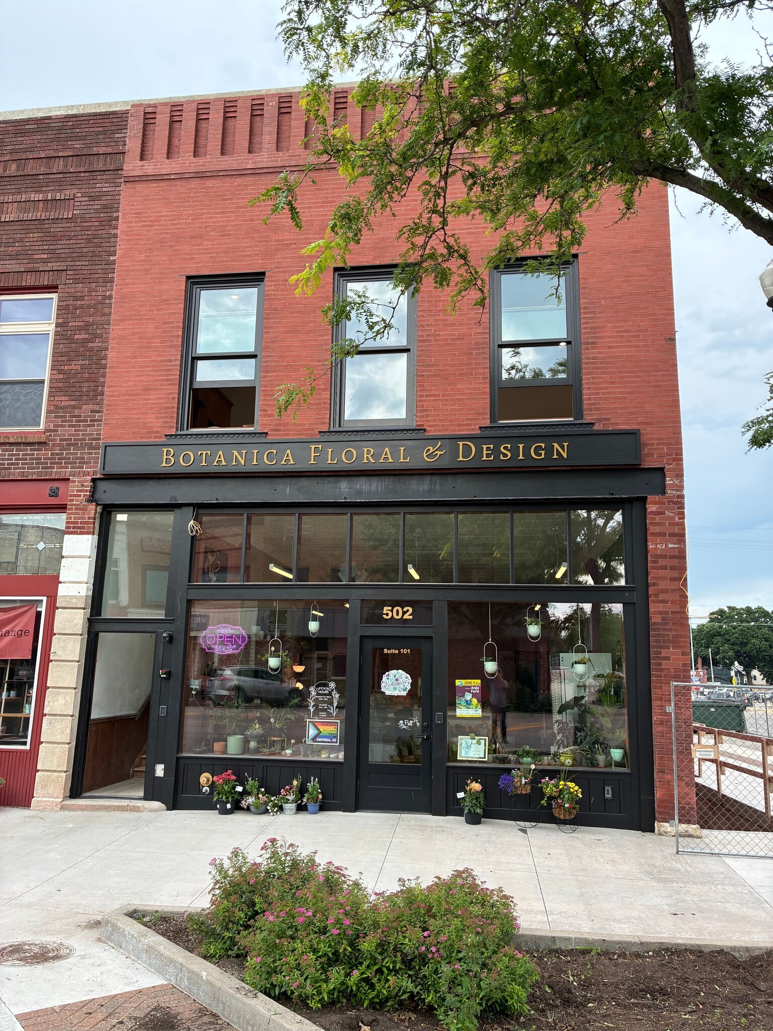 Building Photo - 502 Commercial St