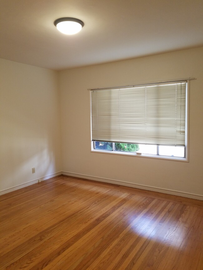 Bedroom - 1825 Clinton Ave