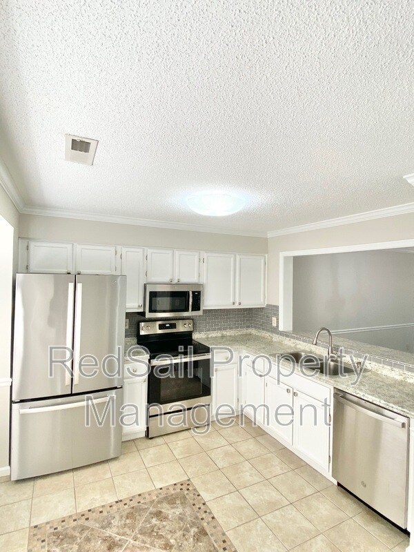Building Photo - 110 Souverain Landing
