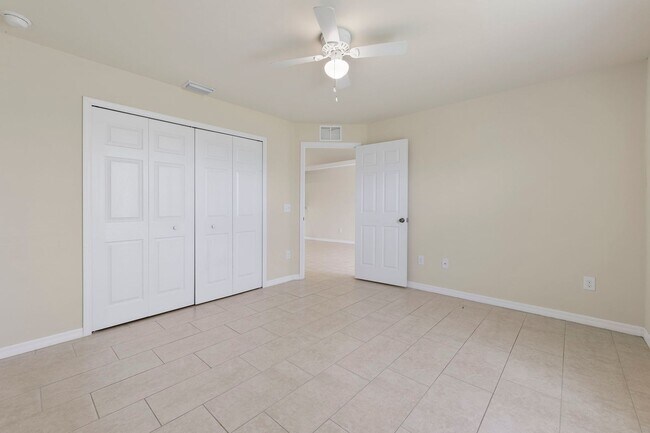 Building Photo - LB - Newly Constructed 3 bed 2 bath duplex with garage.