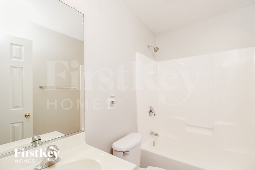 Building Photo - 1403 Rosebay Ct