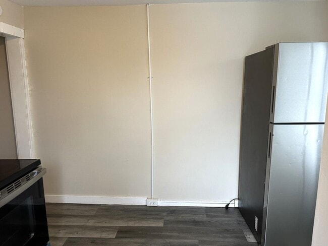 Building Photo - 425 Highland Ave