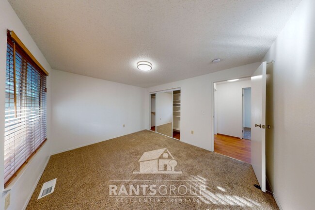 Building Photo - Freshly updated 3/2 home with a 2-car gara...