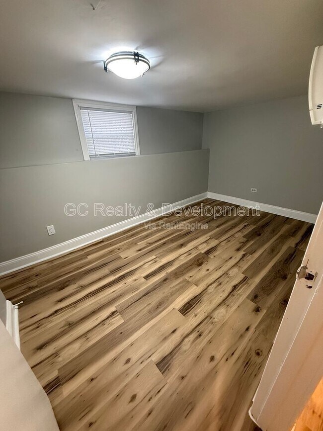 Building Photo - 2519 N Hamlin Ave